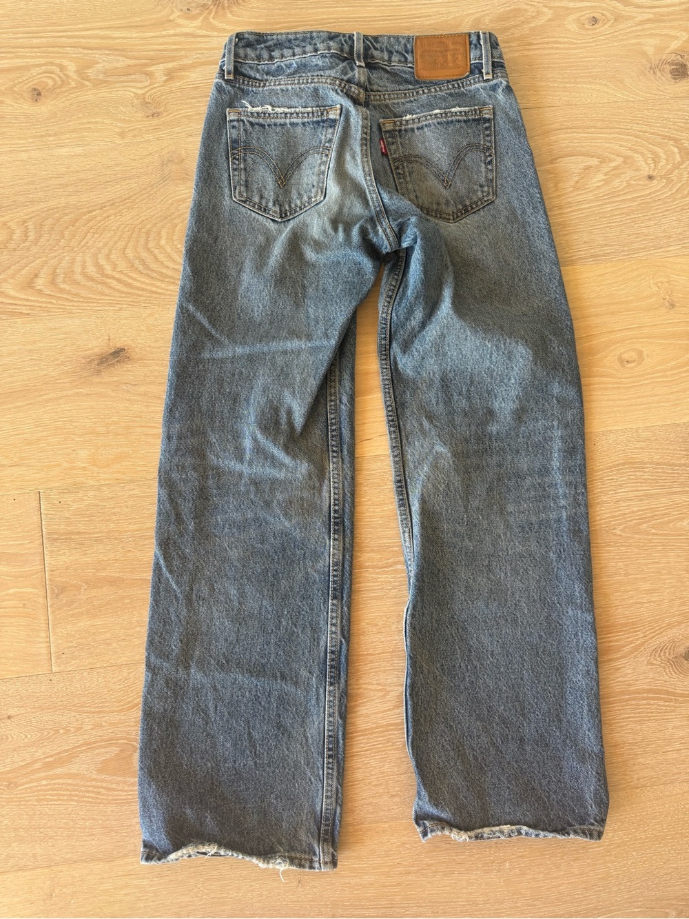 Levi’s low loose Jeans in Washed Blue - Picture 2 of 6